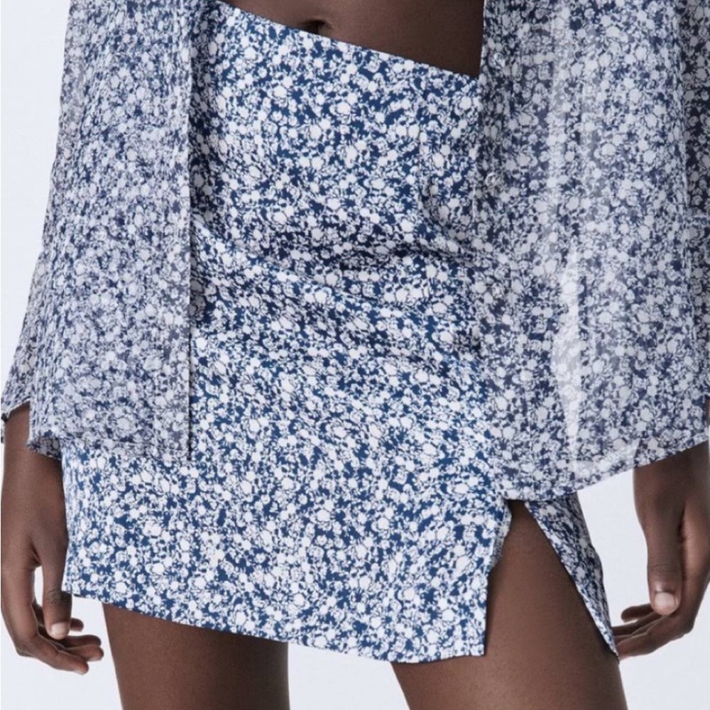 Zara Blue and White Floral Mini Skirt